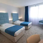 Plaza - Site Du Futuroscope 호텔 4*