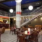 Plaza - Site Du Futuroscope 호텔 4*