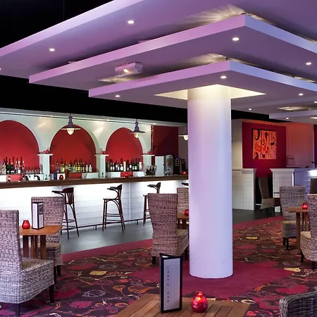 Plaza - Site Du Futuroscope Hotel