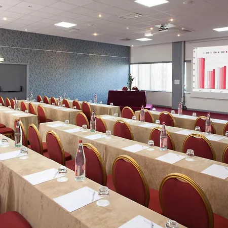 Hotell Plaza - Site Du Futuroscope 4*