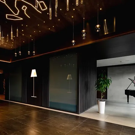 Plaza - Site Du Futuroscope Hotel