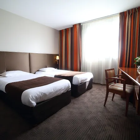 Plaza - Site Du Futuroscope Hotel