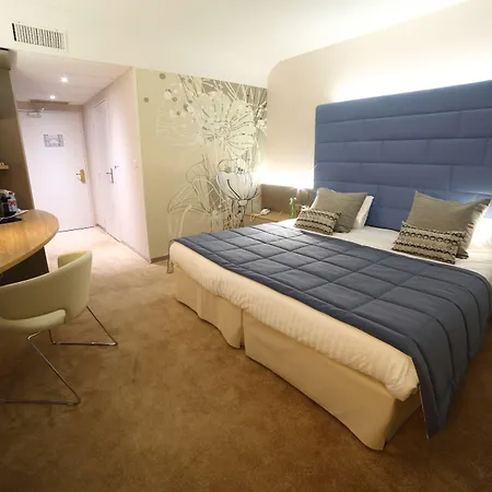 Hotel Plaza - Site Du Futuroscope