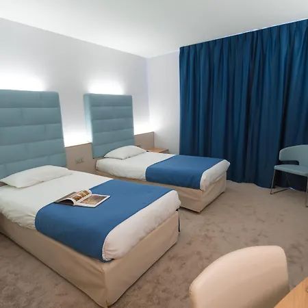 Plaza - Site Du Futuroscope Hotel