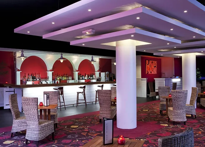 Plaza - Site Du Futuroscope Hotel