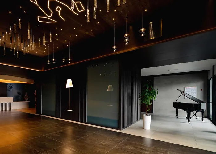 Plaza - Site Du Futuroscope Hotel