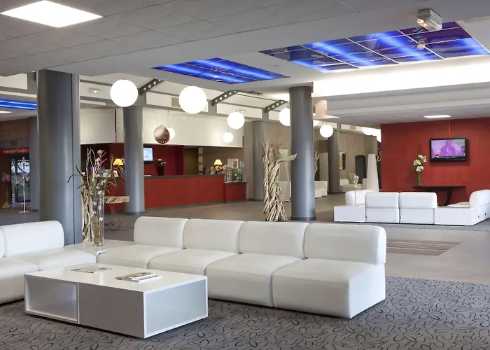 Plaza - Site Du Futuroscope Hotel