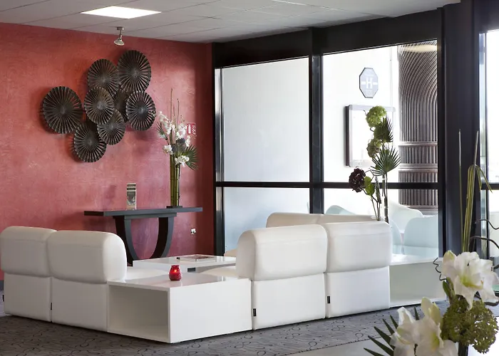 Plaza - Site Du Futuroscope Hotel