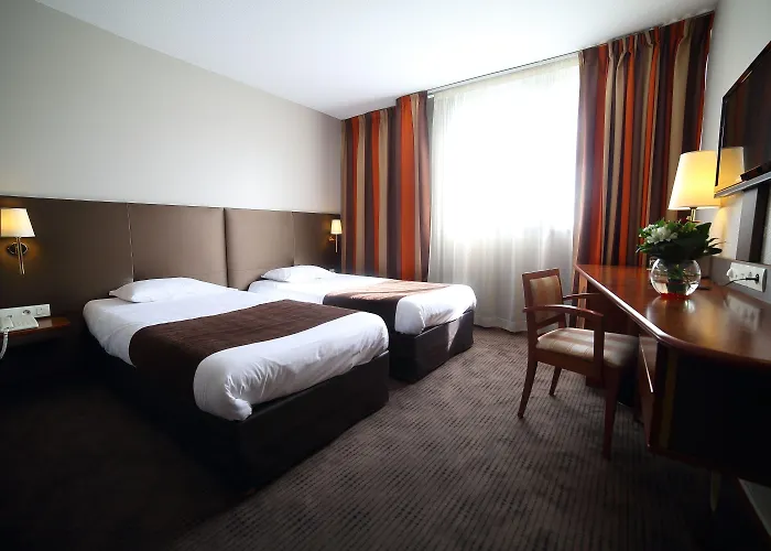 Plaza - Site Du Futuroscope Hotel