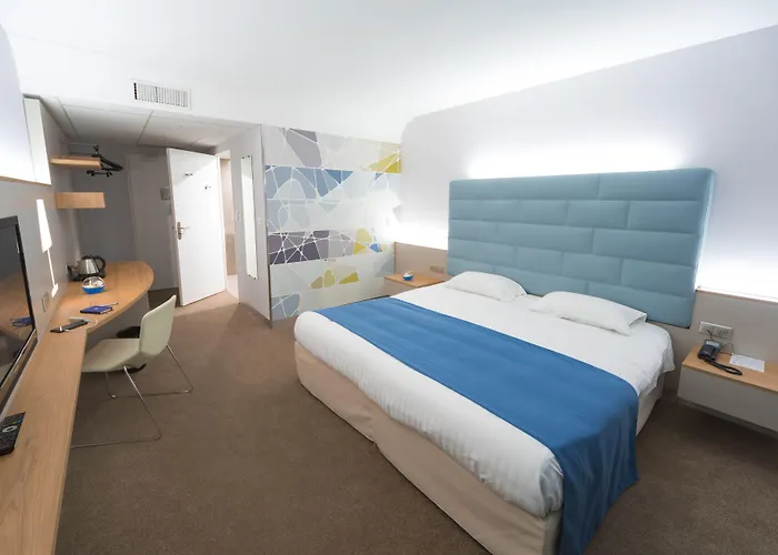 Plaza - Site Du Futuroscope 4*