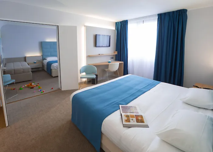 Hotel Plaza - Site Du Futuroscope