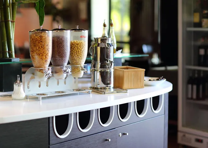 Plaza - Site Du Futuroscope Hotel