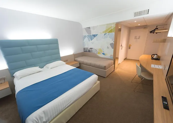 Hotel Plaza - Site Du Futuroscope 4*